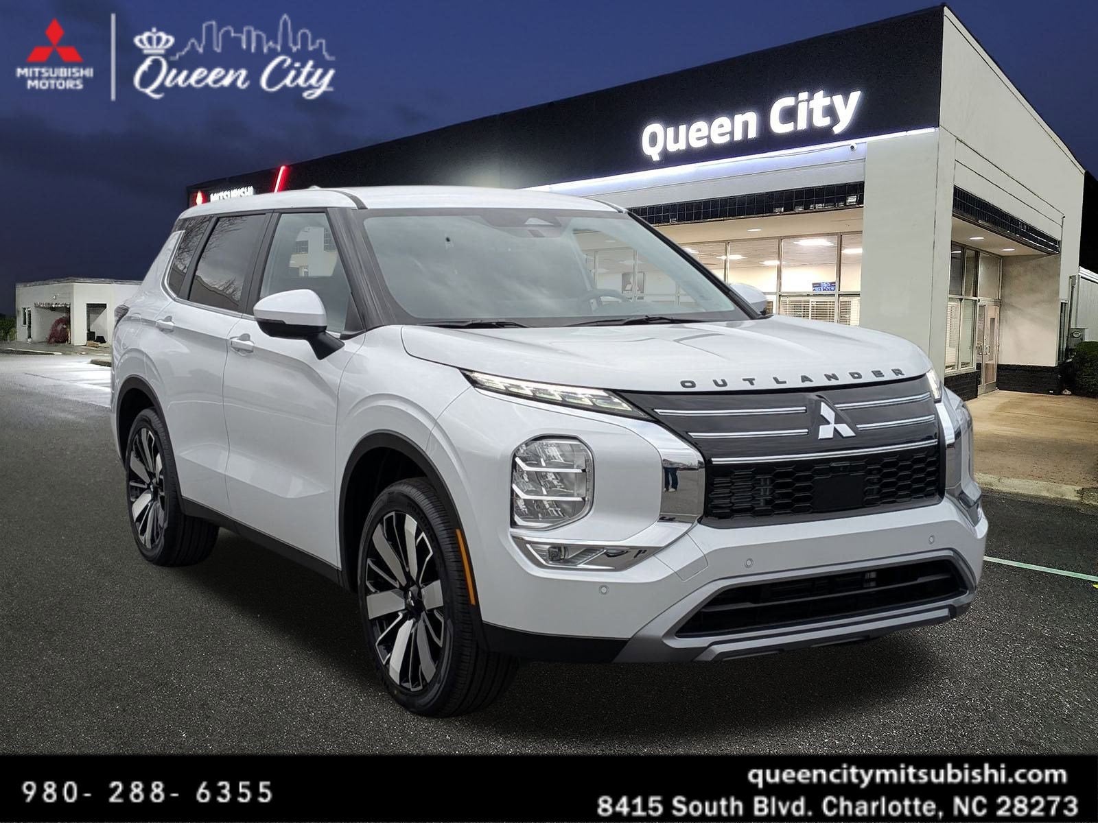 2026 Mitsubishi Outlander SE in White Diamond — front three-quarter view